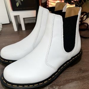 DOC MARTENS WHITE CHELSEA BOOT